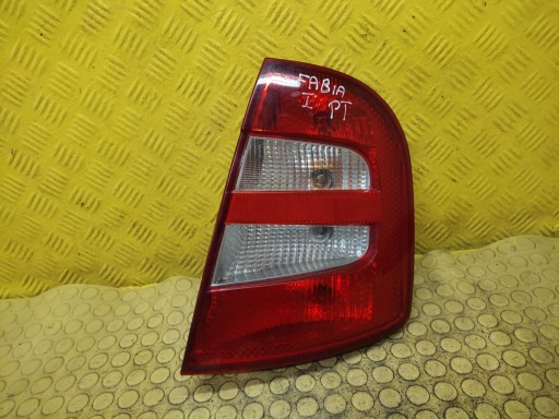 SKODA FABIA and light right rear part 6Y6945096B