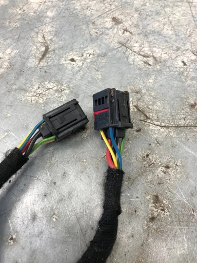 SILOWNIKI electrics bonnet boot AUDI Q3 8U0827851
