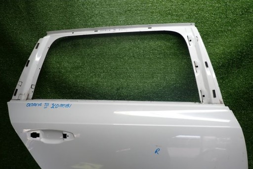 SKODA OCTAVIA III KOMBI door right rear. rear part