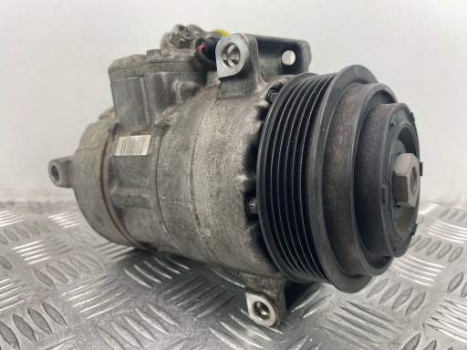 Mercedes E200 CGI W212 compressor of the air conditioning A0032304811 271.860