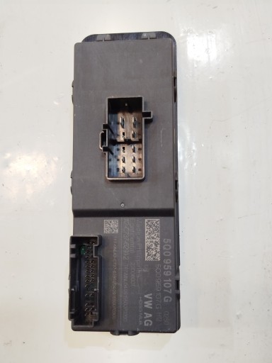 VW.000.158 - Модуль електричних щитків багажника vw passat b8 5q0959107g справний, легальний!