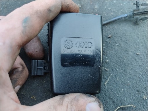 Zapinka adjuster supports safety front Audi A4 B8 A5 8T 8K0857755F