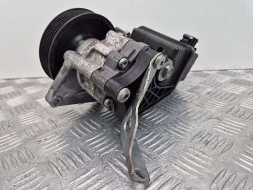 Mercedes C200 CDI W204 servo pump A0064661501