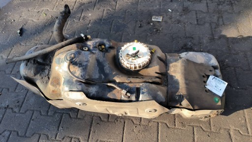 spremnik goriva rezervoar 2.5 D-4D TOYOTA HILUX VII LIFT