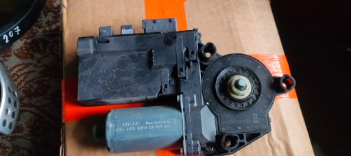 M1S1000724 - Peugeot 307 cc 03-05 электродвигатель переднего правого стекла oe 9651735180