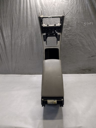 Tunel central armrest Volkswagen Passat B6 sedan 3C0863319J