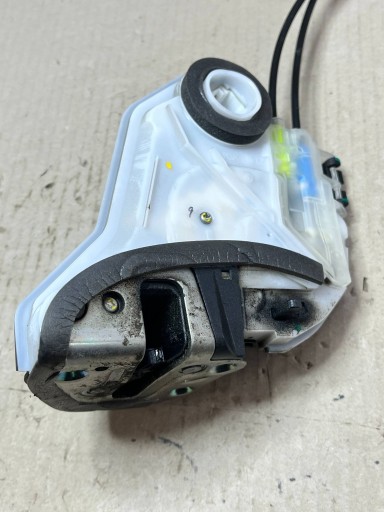 lock door tylnych Peugeot 108 B000950880
