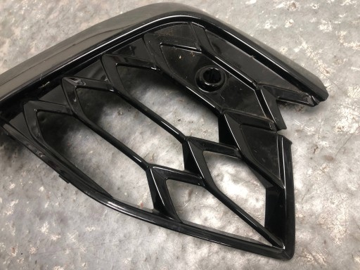 grid of a bumper right front VW GOLF VIII 5H0853666AA
