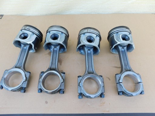 Piston avec bielle Hyundai H1 II Starex 2.5 CRDI komplet 4 sztuki