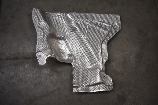 IDEALNA Blende Abdeckung TERMICZNA des Auspuffs MERCEDES W214 1