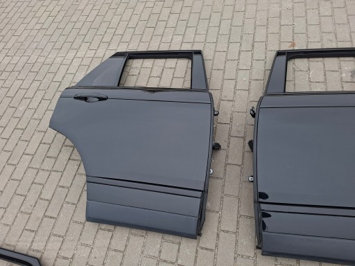 dvere zadok pravý zadné pravé kompletné RANGE ROVER VOGUE L405 lak 820