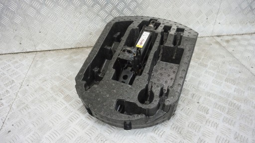 68284640AB - JEEP GRAND CHEROKEE WK2 ПАТРОН БАГАЖНИКА