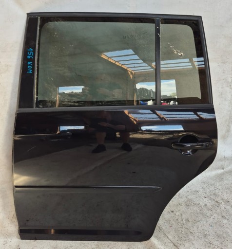 VW TOURAN and 1 03- door left rear part rear. complete