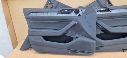 side PASSAT B8 KOMBI leather as new below ROLETY rear part