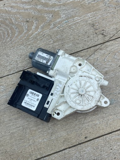 1Q0959702H 16857485776 - Электродвигатель правого стеклоподъемника 5k0959792a vw golf audi