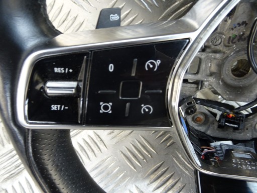 RENAULT MEGANE V E-TECH volan