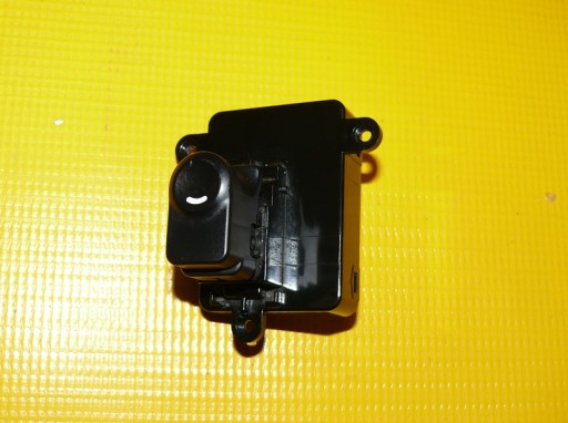 control panel window right front of the passenger HYUNDAI I30 07-12r. 93575-2L010