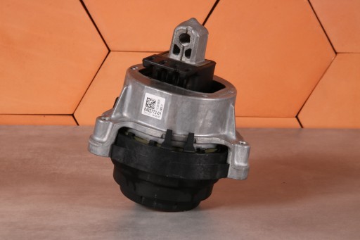 BMW G30 G31 B47 B47B B47D B47F XD5O engine mount right 8482772 24 km !!