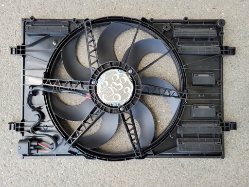 5Q0121203BS 5Q0121203BG - Вентилятор охлаждения Skoda Karoq VW Passat B8