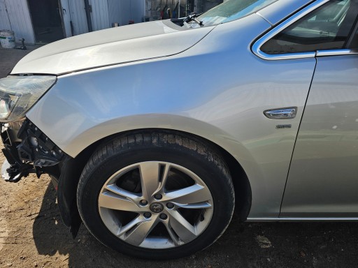 694/800/894 - Переднє ліве крило opel astra iv j z176