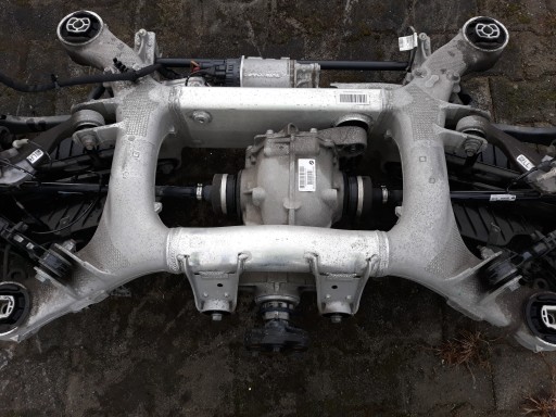 6886057 - Задняя балка багажника bmw g30 g31