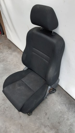 seat front right of the passenger Toyota Avensis T25 1,8i