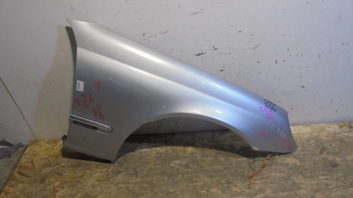 fender front right Mercedes C Klasa W203
