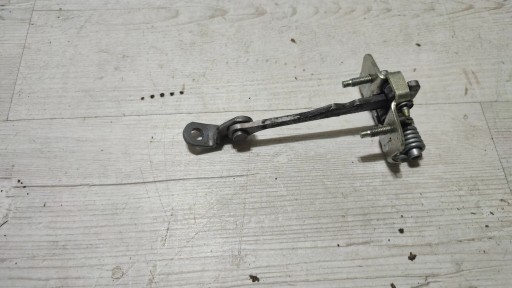 Dacia Duster and 16r 1.6b rear part side right limiter door