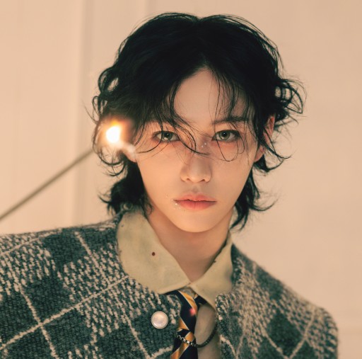 PRE-ORDER)Stray Kids – Hollow (Fan Club) Japan 3rd Mini