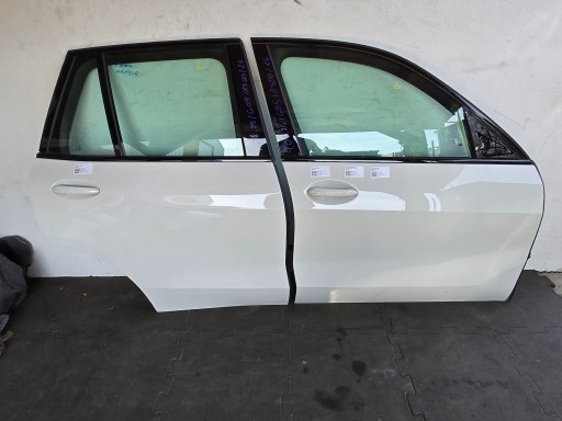 Qua8.8.25.300 - Передні праві задні двері bmw x5 g05 a300