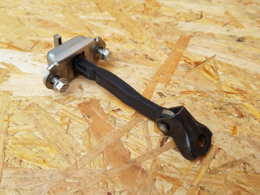 Обмежувач дверей передній правий Yaris II 06-11 3D