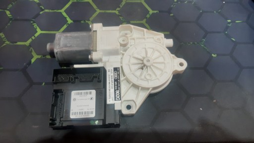 Audi a3.8p моторчик правого переднього скла 8p0959802g