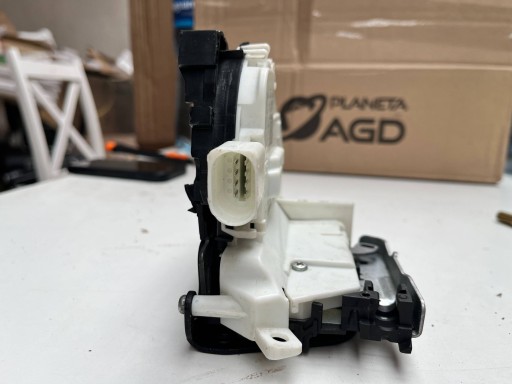 VW TOUAREG III lock door left rear part 4G0839015J !J