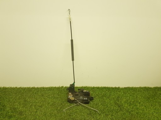 lock door left front OPEL ZAFIRA B 13210748