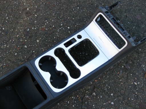 VW TOUAREG II TUNEL mitte PANEL
