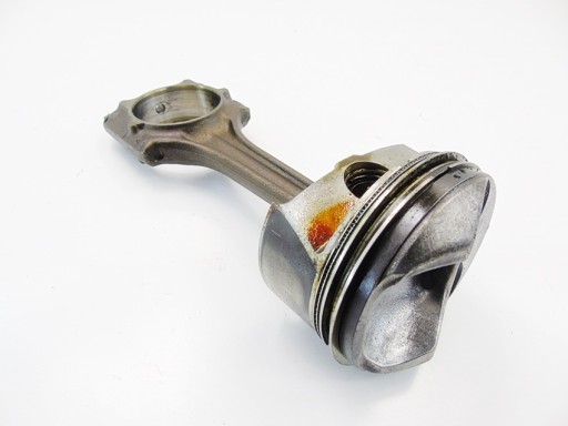 06D107103M 8240 - Поршень шатун 2.0 FSI AUDI A3 8P GOLF 5 Touran AXW