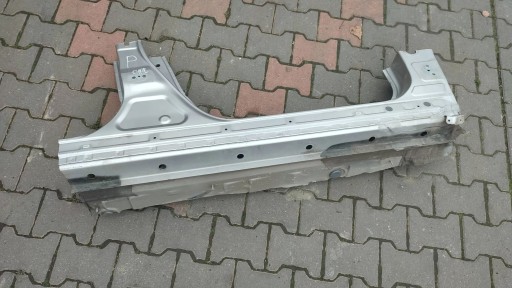 Toyota C-HR and 2019 right side threshold