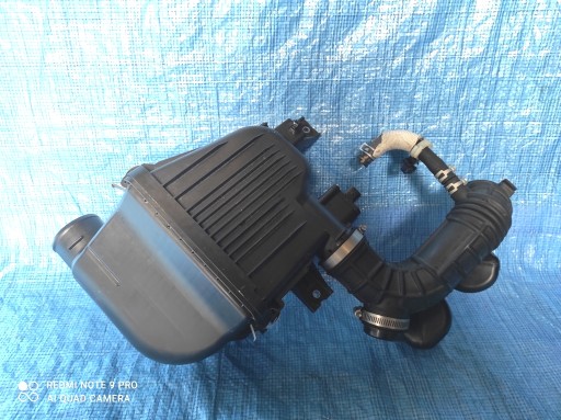 13881-64R00 - КОРПУС ПОВІТРЯНОГО ФІЛЬТРА + ТРУБА SUZUKI SWIFT MK8