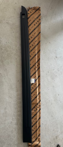 68292865AC - DODGE RAM 1500 2019–2024 НАКЛАДКА ЛЕВАЯ 5,7 ФУТОВ