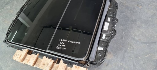 SQ8 4M RSQ8 Q8 Toit ouvrant SZYBER PANORAMA PRZESLONA SLINE 4M8877041A