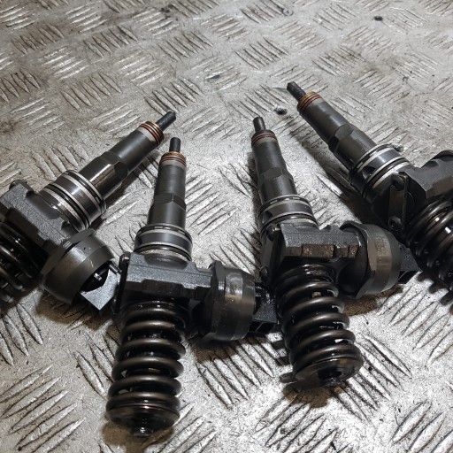 POMPOWTRYSKIWACZE KOMPLET AUDI A4 B6 0414720216
