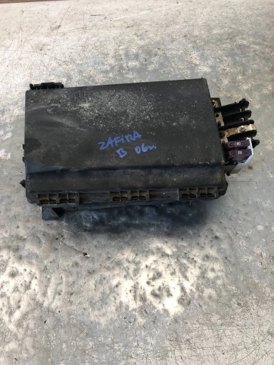 Module fusibles OPEL ZAFIRA B 13206751
