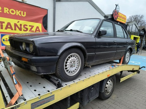 BMW Seria 3 E30 Sedan 318 i 113KM 1988