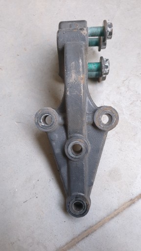 9603330703 - Actros mp4 крепление реактивного стержня сержанта