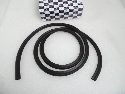 670039887 - Прокладка під капот Maserati Levante