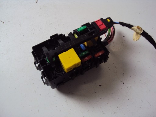 Коробка запобіжників peugeot 3008 ii 2016-