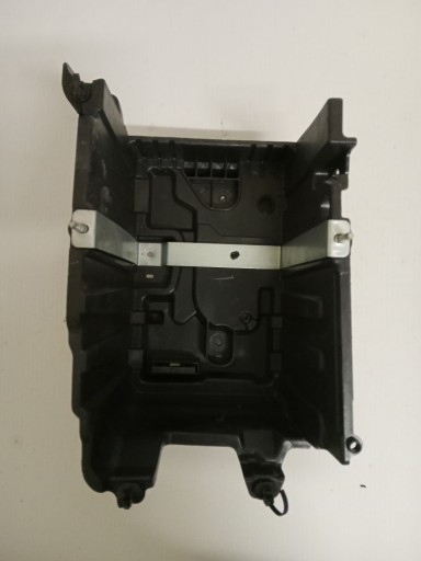 L1BB10723AA - FORD FIESTA MK8 БАЗА БАТАРЕИ