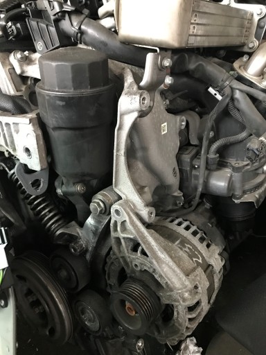 214 - MERCEDES B класс W246 корпус масляного фильтра пластик