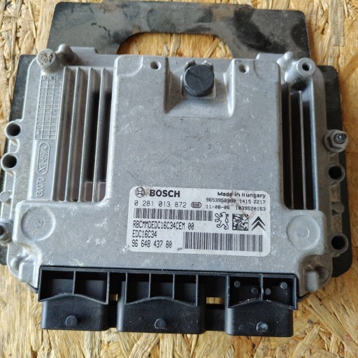 control unit of the engine Citroen C3 III 1.2 0281013872