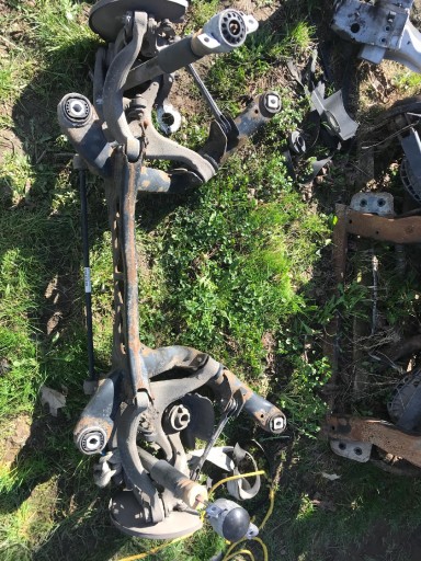 Audi a5 8t вісь задня балка в комплекті #@#